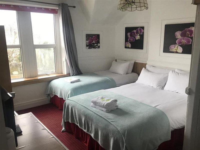 Oyo Maggie Jones Guest House Cardiff Eksteriør billede