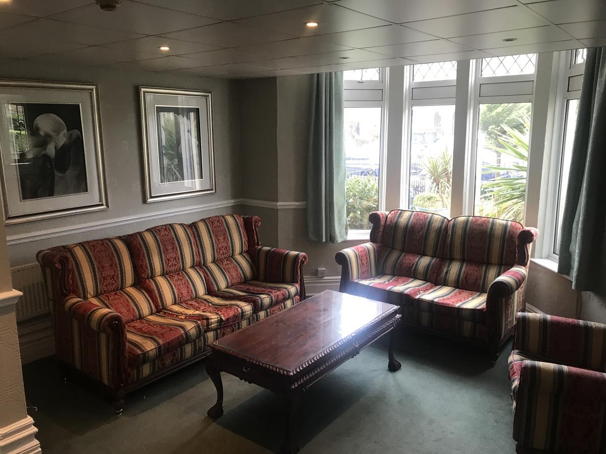 Oyo Maggie Jones Guest House Cardiff Eksteriør billede